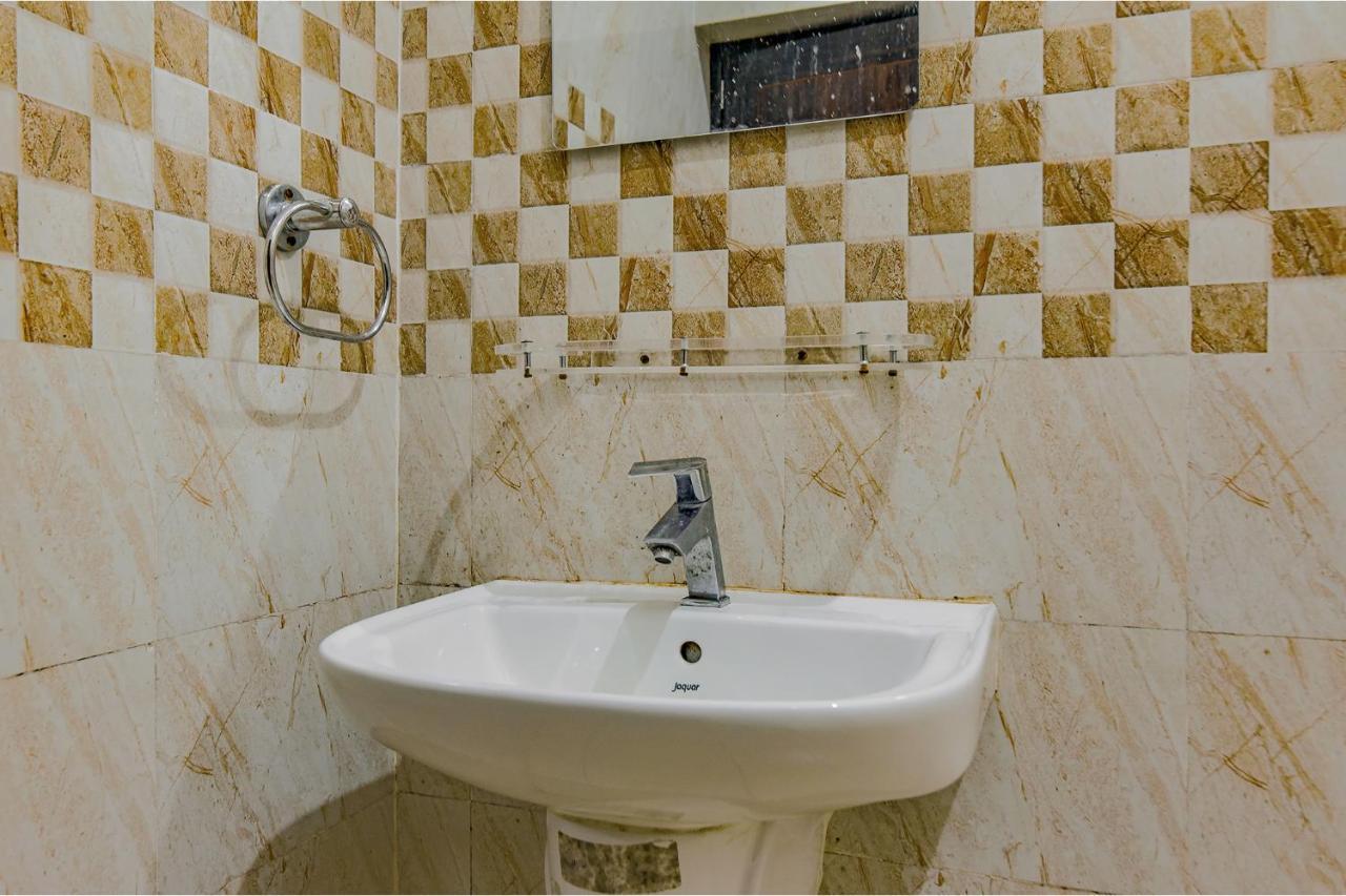 Fabhotel New Central Μπουμπάνεσβαρ Εξωτερικό φωτογραφία